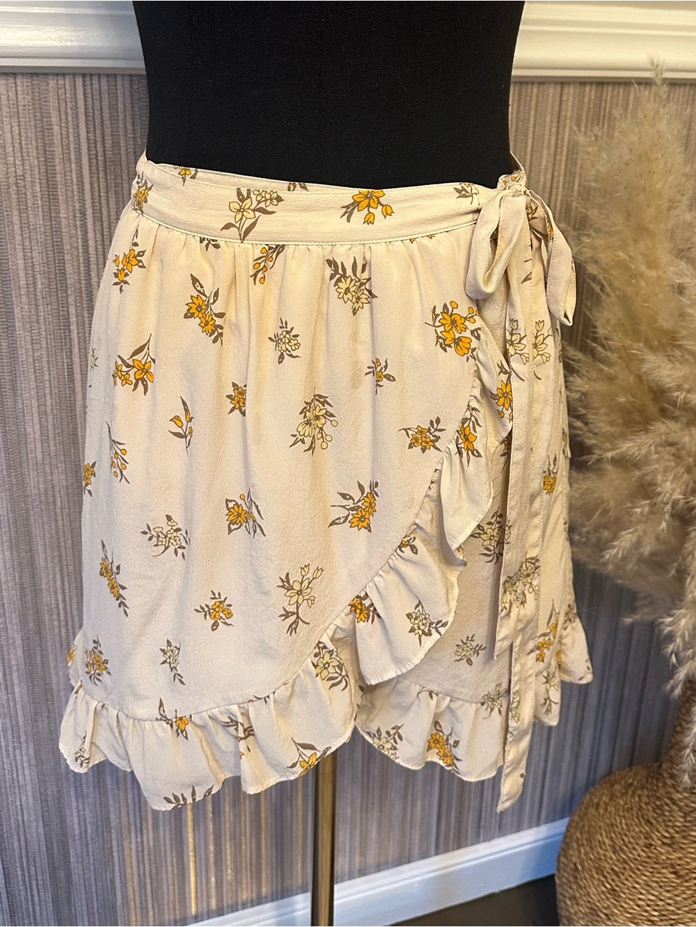 Madewell 100% Silk Floral Wrap Skirt Size 2 Ivory Yellow Ditsy Floral Mini